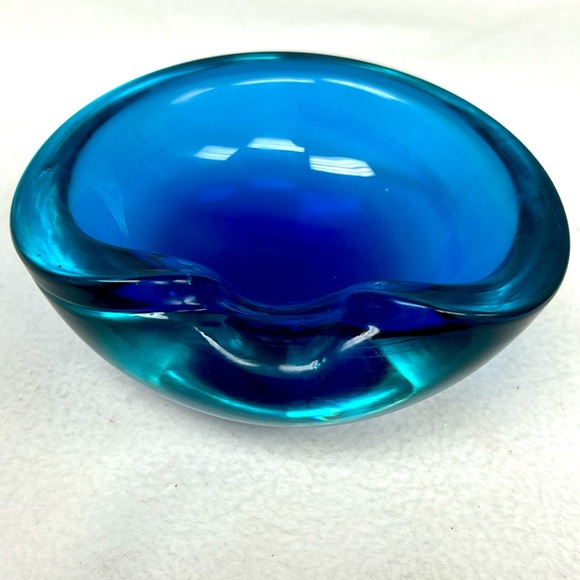 Mid Century Modern handblown Murano blue glass cigar ashtray - Picture 2 of 10